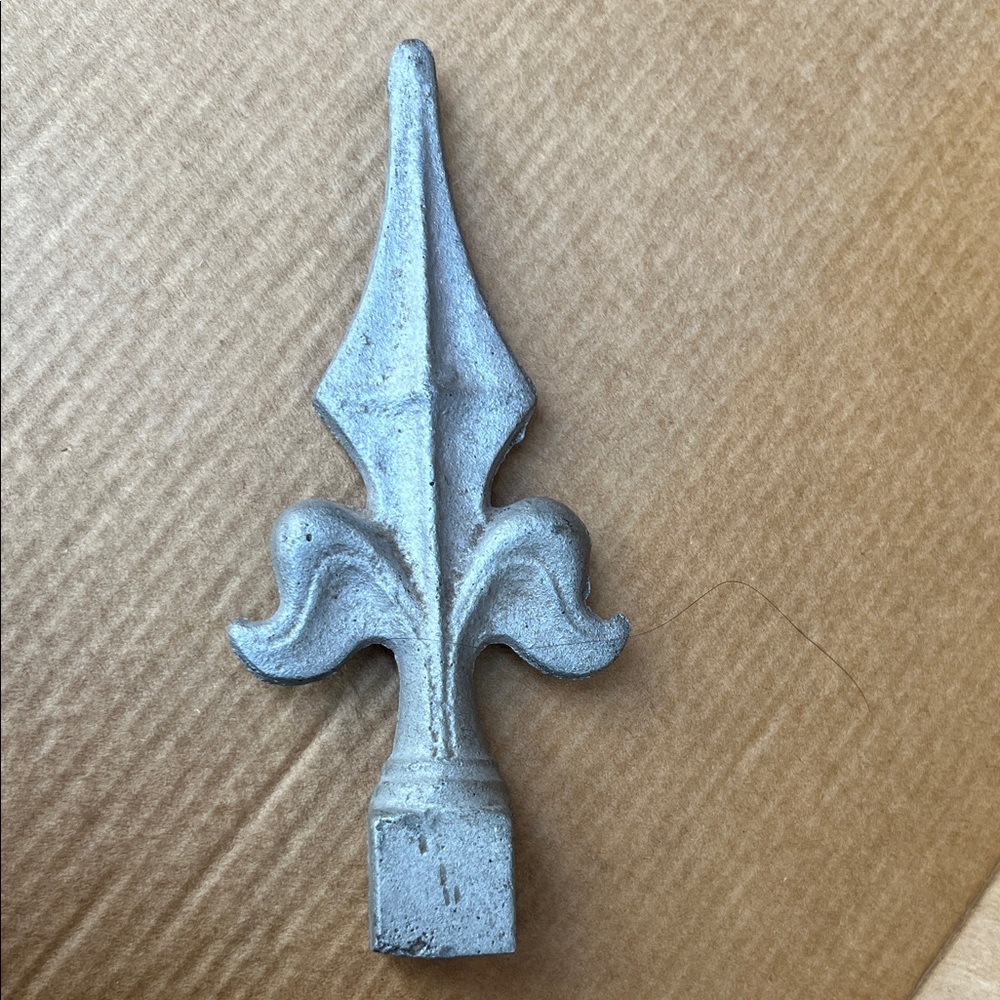 Antique Silver Metal Fleur-de-Lis Decor / Objet d’Art